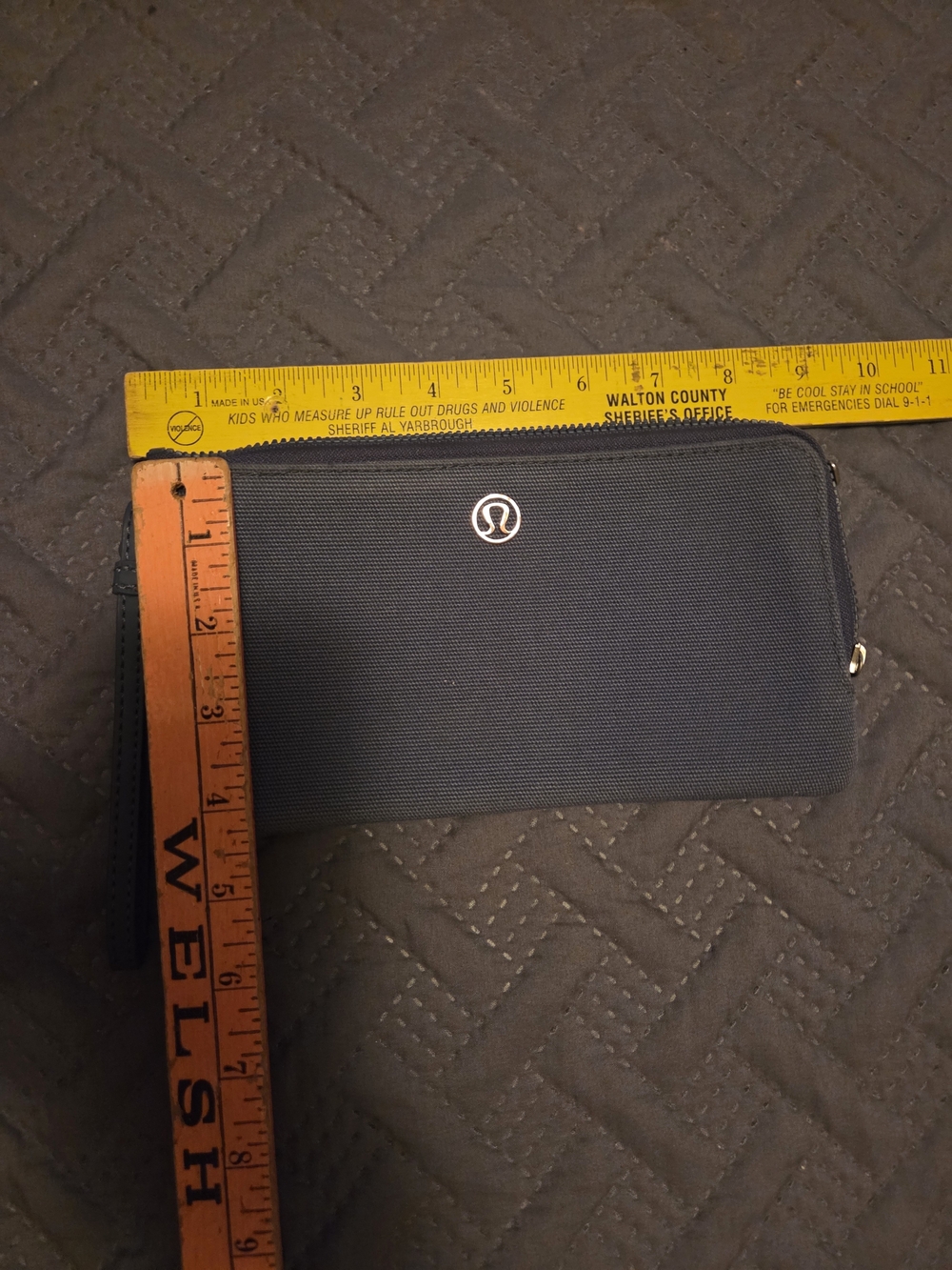 lululemon athletica navy zip wristlet